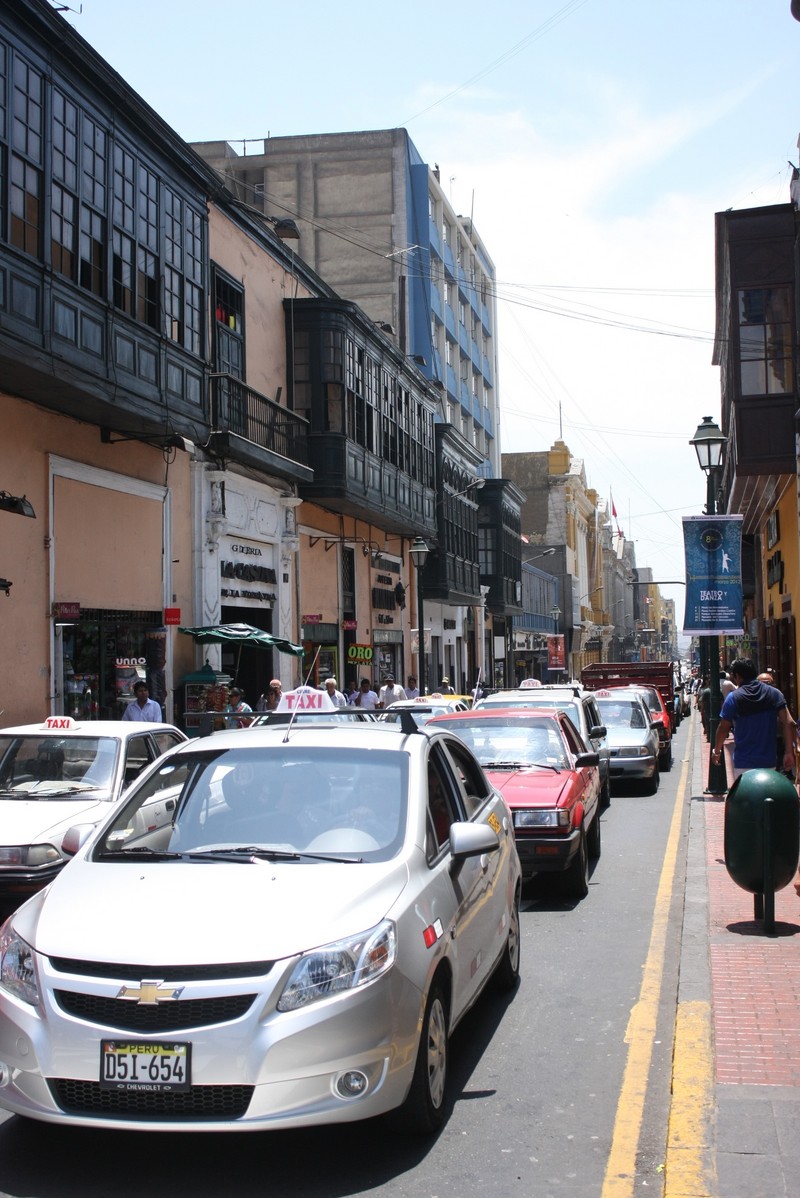 Una de las zonas más transitadas por los taxistas es la avenida Miro Quesada en el centro de Lima