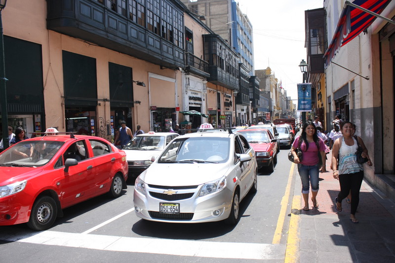 Una de las zonas más transitadas por los taxistas es la avenida Miro Quesada en el centro de Lima