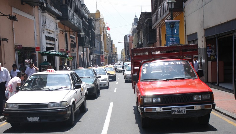 Una de las zonas más transitadas por los taxistas es la avenida Miro Quesada en el centro de Lima