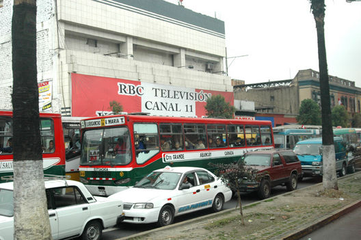 Pistas Rotas en el Distrito de la Victoria