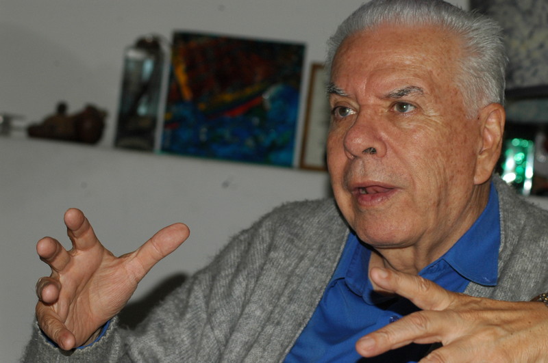 Fernando Maestre Pagaza. Nacido en Lima, psicoanalista y psiquiatra de formación, es miembro fundador del Centro de Psicoterapia psicoanalítico de Lima