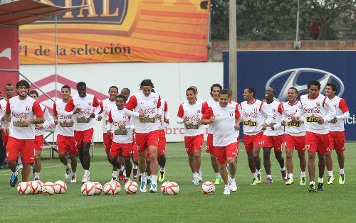 Presidente Ollanta Humala  visitó a la selección nacional de fútbol