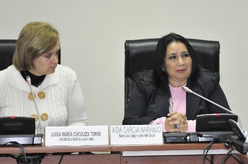La ministra Aída García Naranjo en el marco de una conferencia de prensa