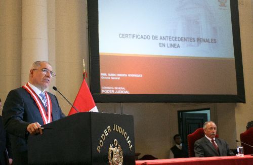 Presidente del Poder Judicial, César San Martín, en una conferencia en el palacio de Justicia
