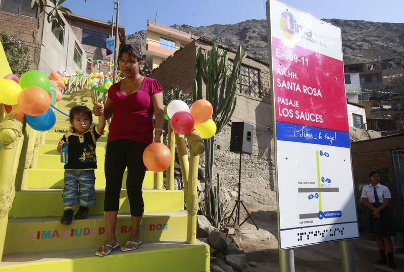Alcaldesa de Lima, Susana Villarán, inauguró escaleras en el distrito de Independencia