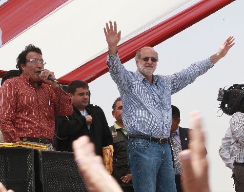 El presidente del Congreso Daniel Abugattás Majluf en encuentro con el pueblo