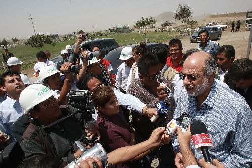El presidente del Congreso Daniel Abugattás Majluf en encuentro con el pueblo