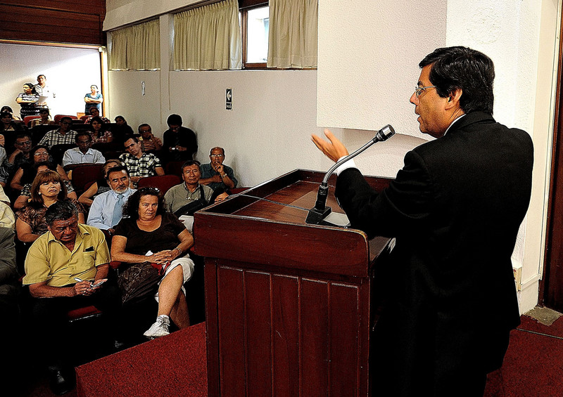 Congresista Jaime Delgado expone problemas de jubilación privada en el auditorio José Faustino Sánchez Carrión del Congreso