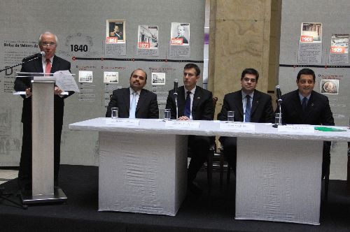 Presidente de la Bolsa de Valores de Lima, Roberto Hoyle, en el marco de una conferencia