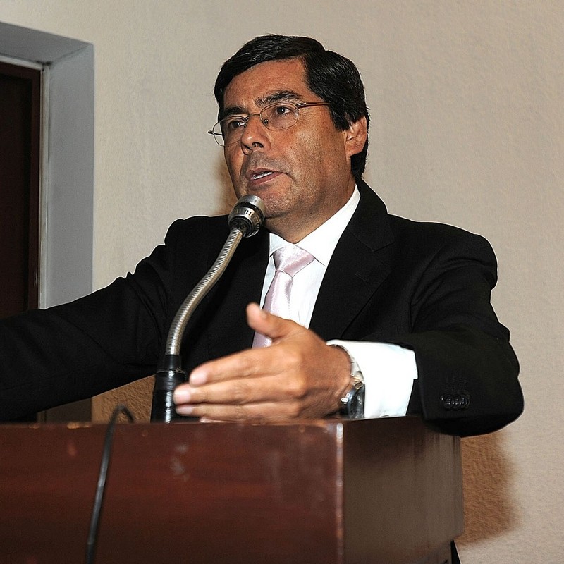 Congresista Jaime Delgado expone problemas de jubilación privada en el auditorio José Faustino Sánchez Carrión del Congreso