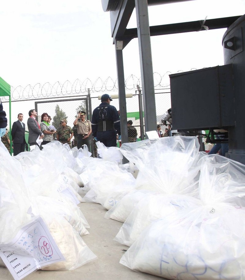Ministro del Interior, Daniel Lozada asiste a la quema de droga en el Fundo Barbadillo