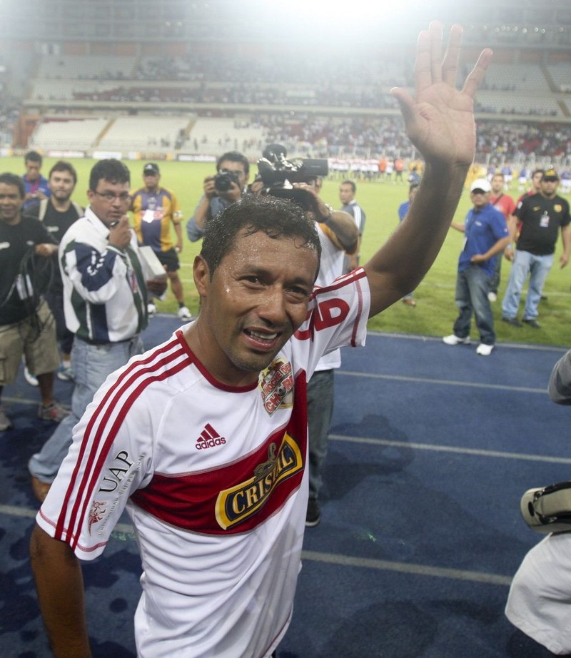 Roberto Chorri Palacios le dijo adiós al fútbol profesional en el Estadio Nacional
