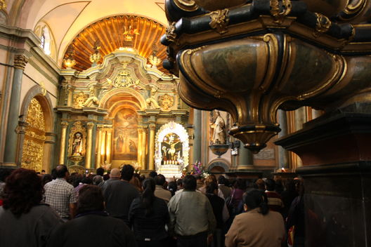El Señor de los Milagros en la Iglesia de las Nazarenas
