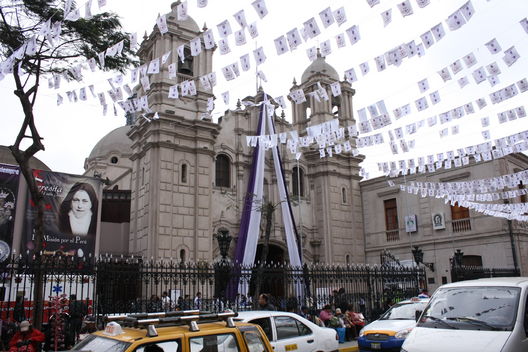 El Señor de los Milagros en la Iglesia de las Nazarenas