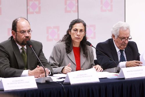 La ministra de Educación Patricia Salas en una confrenecia de prensa en la sede del Ministerio de Educación