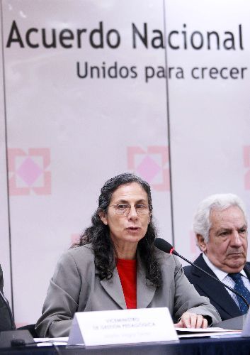 La ministra de Educación Patricia Salas en una confrenecia de prensa en la sede del Ministerio de Educación