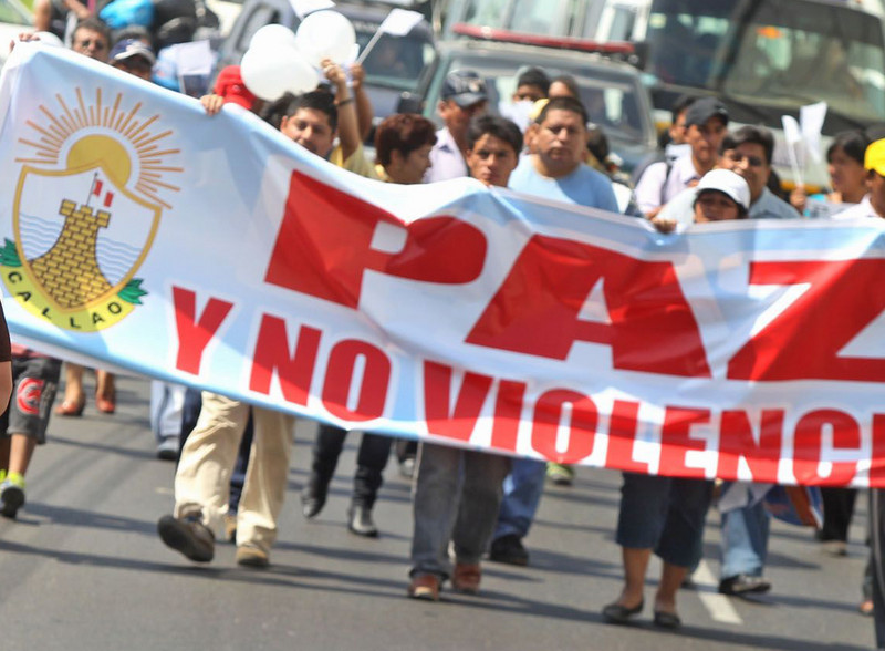 Marcha por la Paz en las avenidas Guardia Chalaca en el Callao