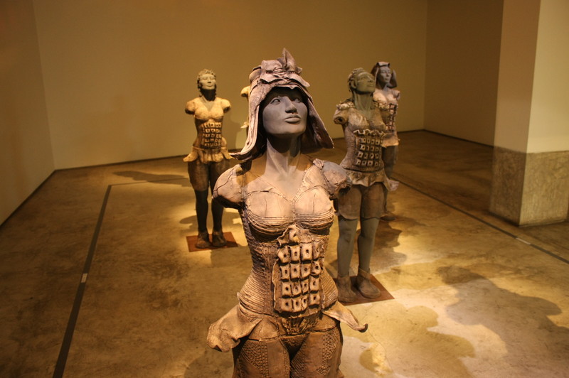 Artista plástico peruana Patricia López Merino presenta 'La armada de mujeres'