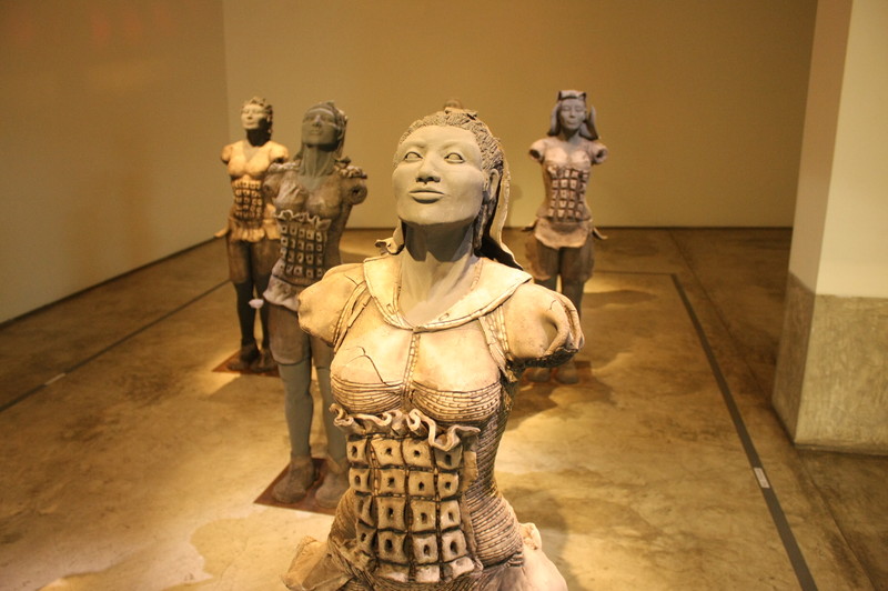 Artista plástico peruana Patricia López Merino presenta 'La armada de mujeres'