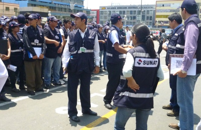 Inspectores de la Sunat iniciaron una campaña de sensibilización en el Mercado Central