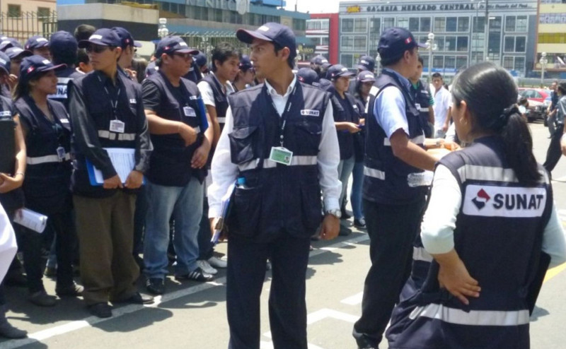 Inspectores de la Sunat iniciaron una campaña de sensibilización en el Mercado Central