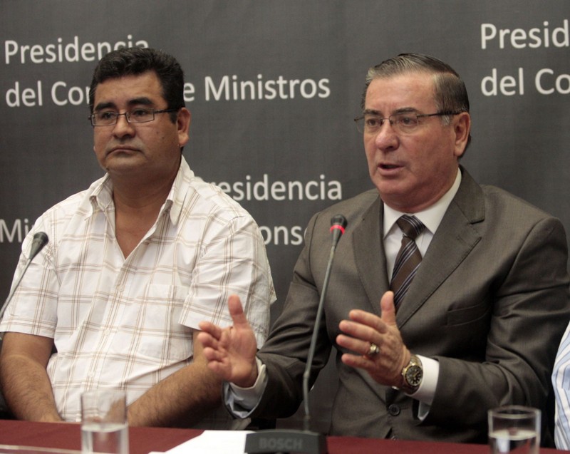 Premier Oscar Valdés, y el presidente de la región Ancash, César Alvarez,en conferencia sobre desarrollo del proyecto Chinecas