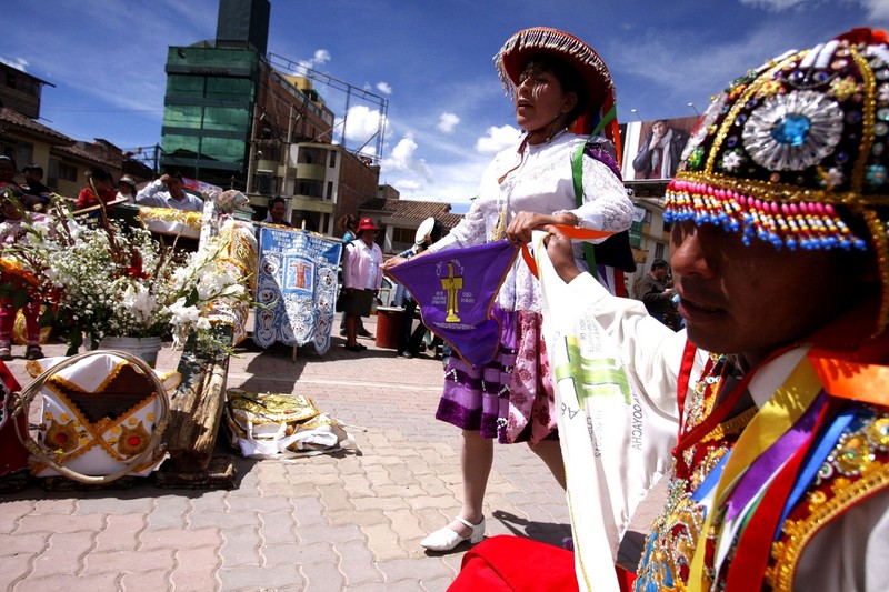 Cusco celebra el día central del Cruz Velacuy o Velada de la Cruz