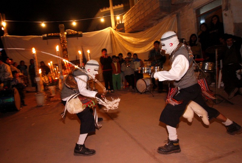 Cusco celebra el día central del Cruz Velacuy o Velada de la Cruz