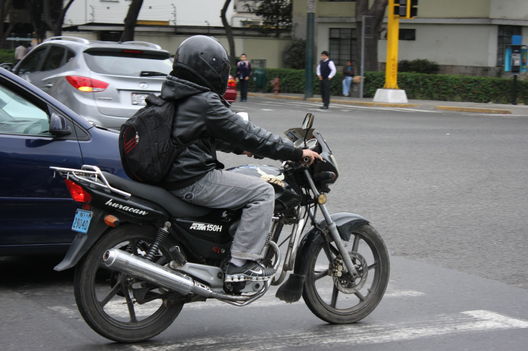 Los motociclistas en las calles de Lima