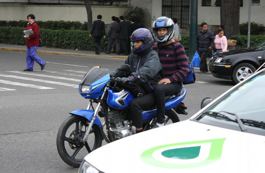Los motociclistas en las calles de Lima