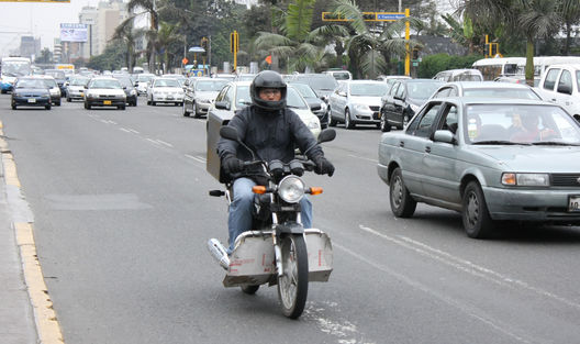 Los motociclistas en las calles de Lima
