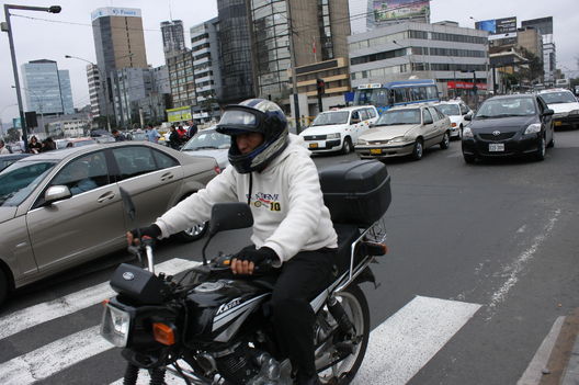 Los motociclistas en las calles de Lima