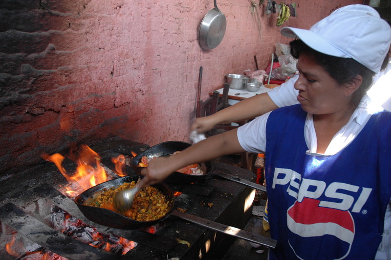 El seco de chabelo consiste en un guiso de carne adobada, carne seca y plátano verde. Las carnes son la piedra angular de este plato