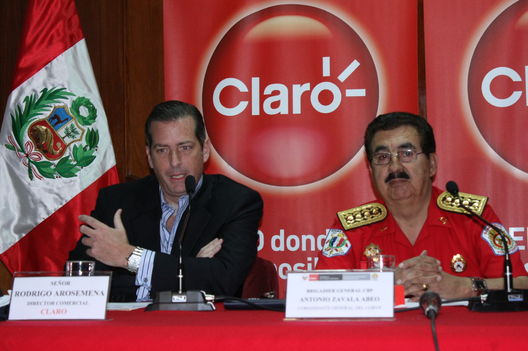 El Cuerpo de Bomberos en medio de una conferencia de prensa