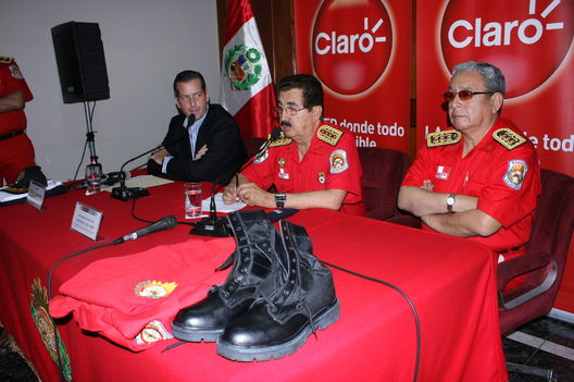 El Cuerpo de Bomberos en medio de una conferencia de prensa