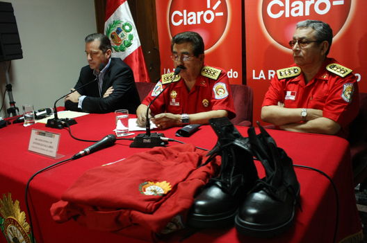 El Cuerpo de Bomberos en medio de una conferencia de prensa