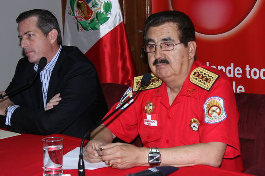 El Cuerpo de Bomberos en medio de una conferencia de prensa