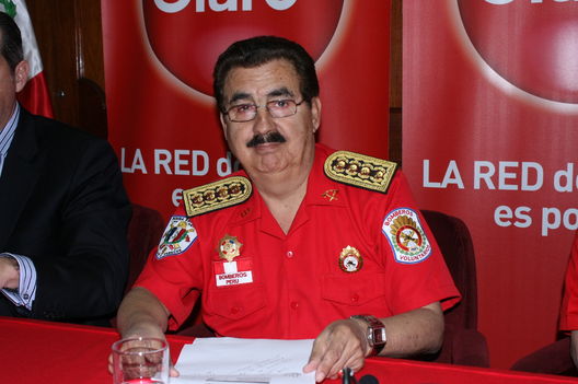 El Cuerpo de Bomberos en medio de una conferencia de prensa