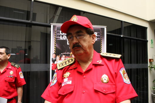 El Cuerpo de Bomberos en medio de una conferencia de prensa