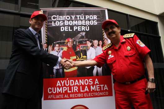 El Cuerpo de Bomberos en medio de una conferencia de prensa