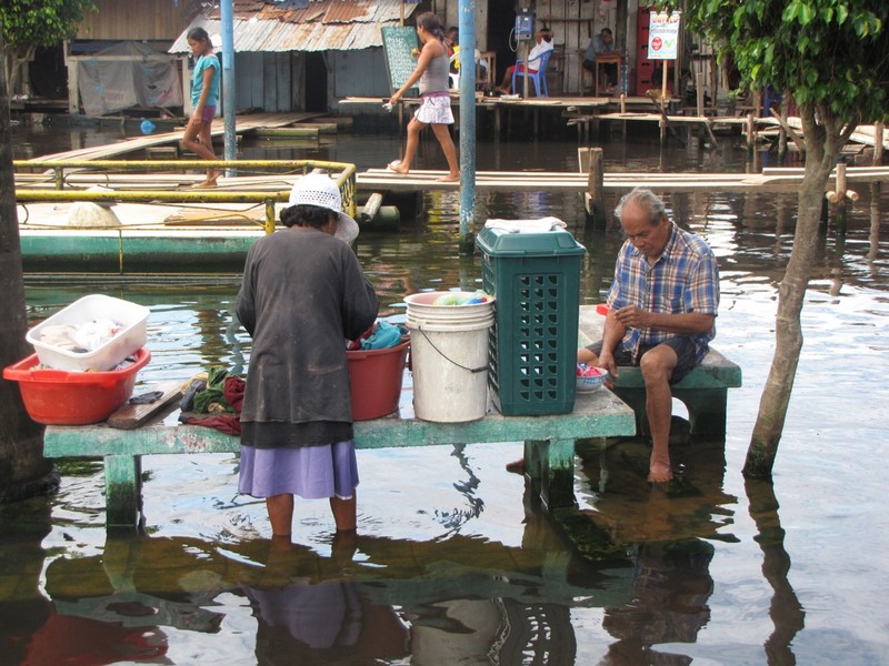 Pobladores afectados por inundaciones han afectado casas y colegios en la ciudad de Loreto