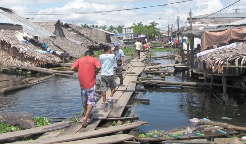 Pobladores afectados por inundaciones han afectado casas y colegios en la ciudad de Loreto