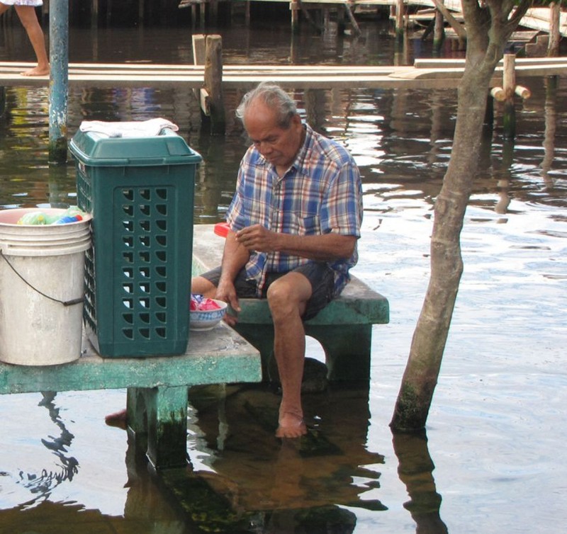 Pobladores afectados por inundaciones han afectado casas y colegios en la ciudad de Loreto