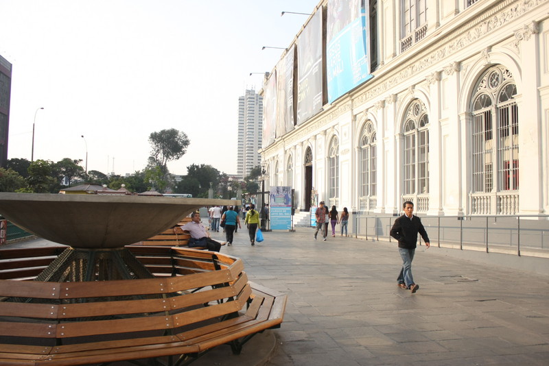 El Museo de Arte de Lima es uno de los principales museos del Perú, ubicado en el Paseo Colón, frente al Museo de Arte Italiano, en el cercado de Lima