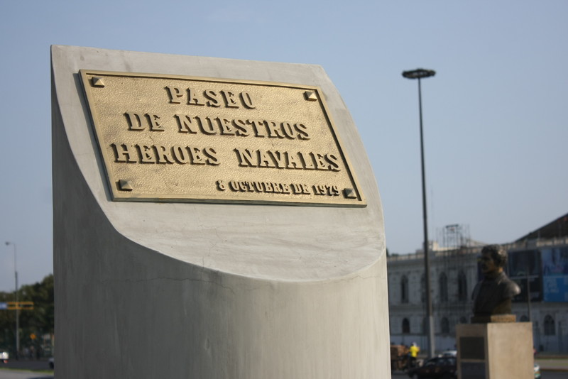 El Paseo de los Héroes Navales es una plaza ubicada en el centro de la ciudad y que ocupa la primera cuadra del Paseo de la República