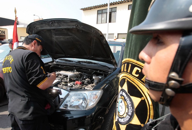 La Policía Nacional presento cinco vehículos recuperados en Ecuador y en provincias, tras ser robados en Lima bajo la modalidad del rent a car.