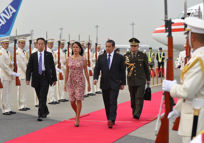 Presidente de la República, Ollanta Humala y su comitiva oficial llegán al aeropuerto internacional de Tokio, Japón