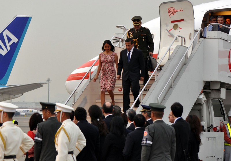 Presidente de la República, Ollanta Humala y su comitiva oficial llegán al aeropuerto internacional de Tokio, Japón