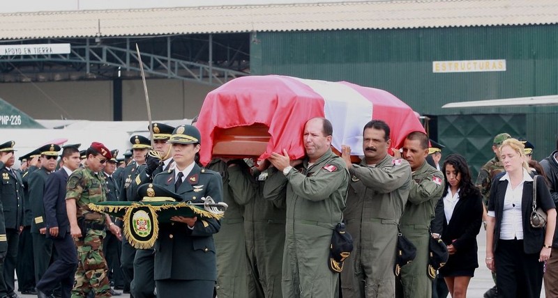 Restos del comandante de la Policía Nacional, Rodolfo León, quien falleció por la caída de un helicóptero MI-17 en Sapito, arribaron a Lima