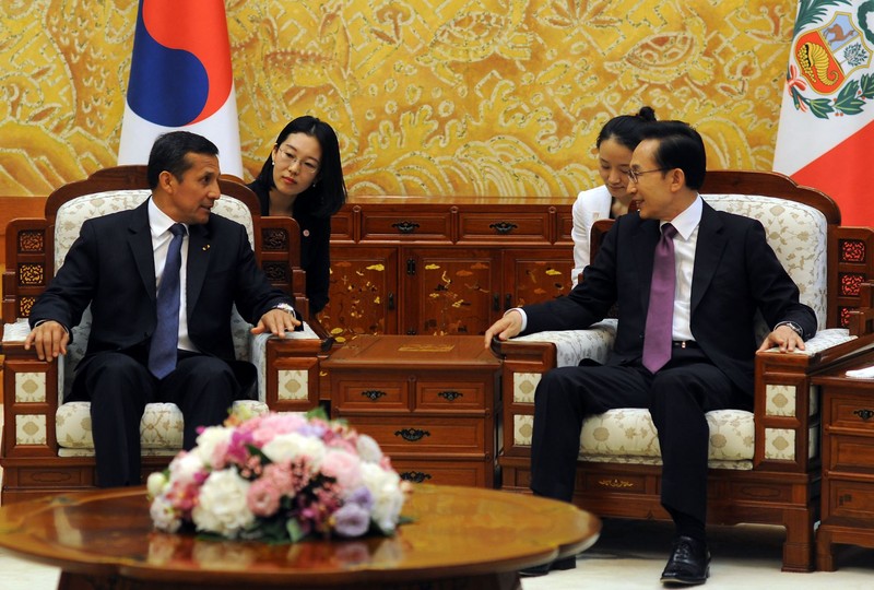 Presidente Ollanta Humala y su homólogo de Corea del Sur, Lee Myung-bak, en la Casa Azul, residencia presidencial surcoreana